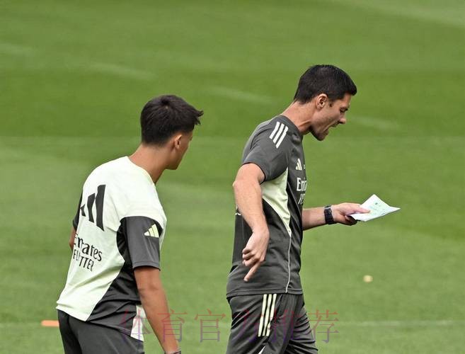 西媒:皇马更衣室陷入分裂,俱乐部失去耐心 西媒:皇马更衣室陷入分裂,俱乐部失去耐心